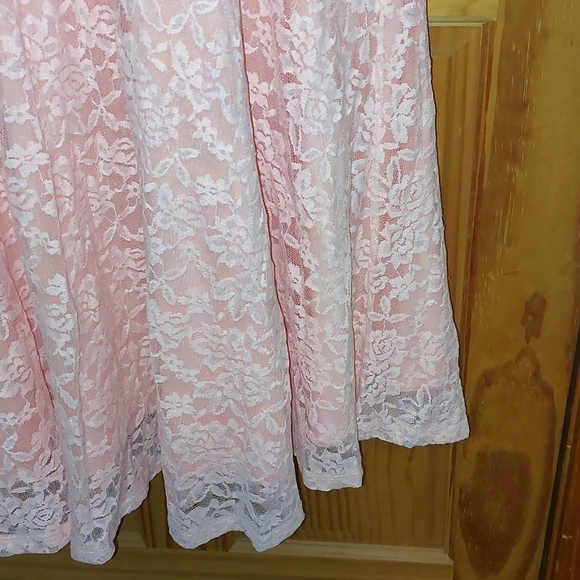 Lace Dress - Picture 4 of 6